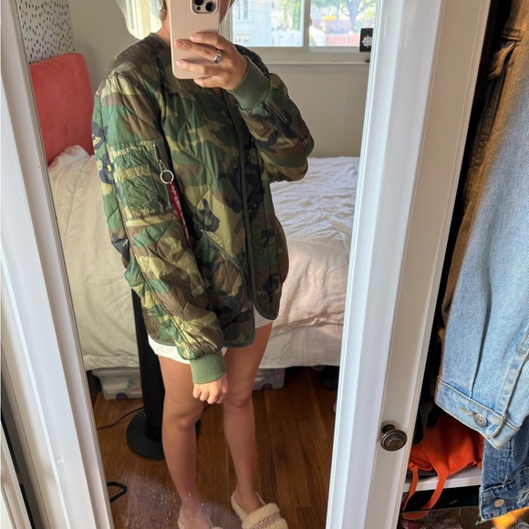 Alpha Industries Green Camouflage Bomber Jacket - Picture 3 of 4